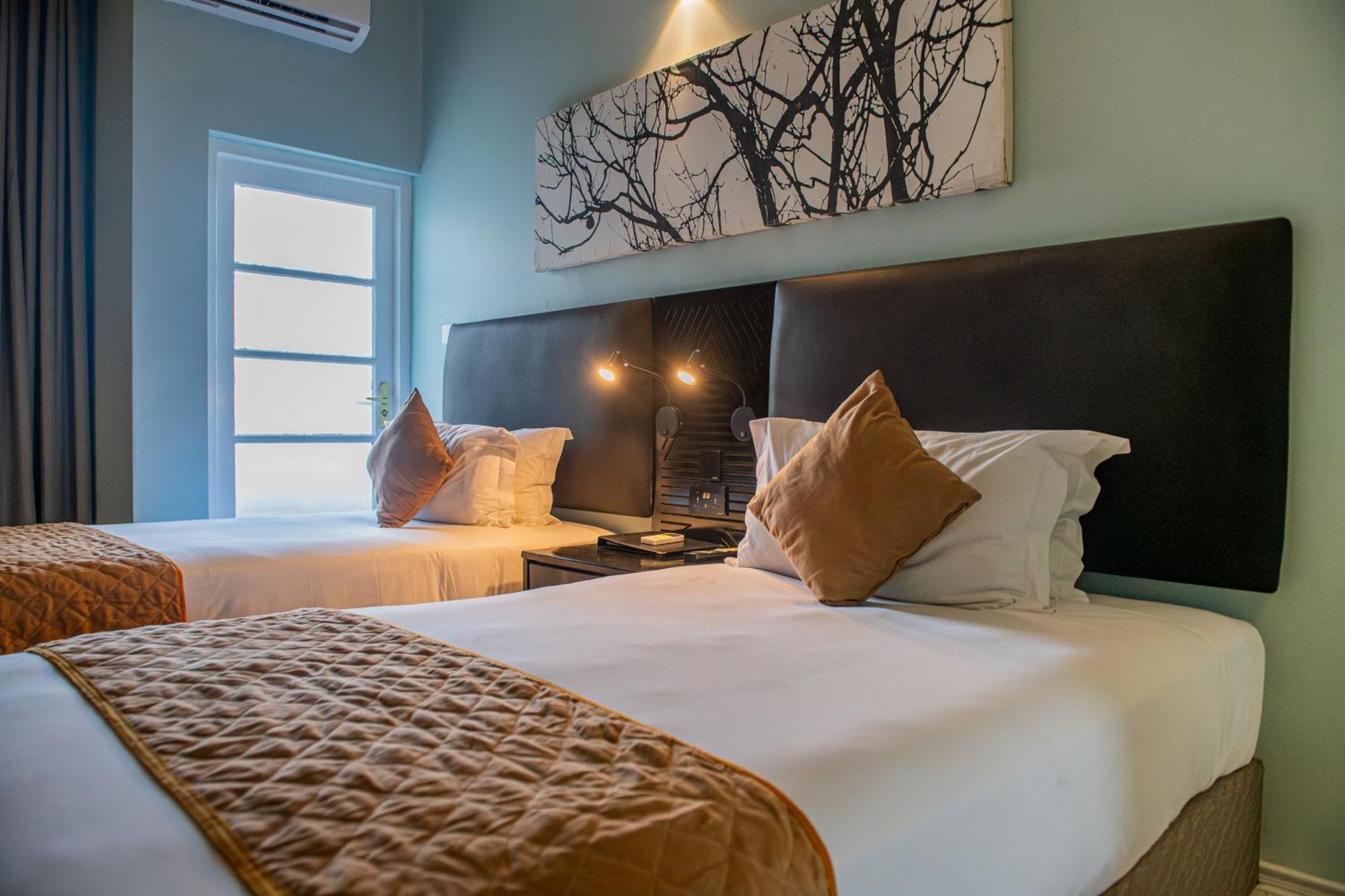 New Ambassador Hotel Harare Extérieur photo