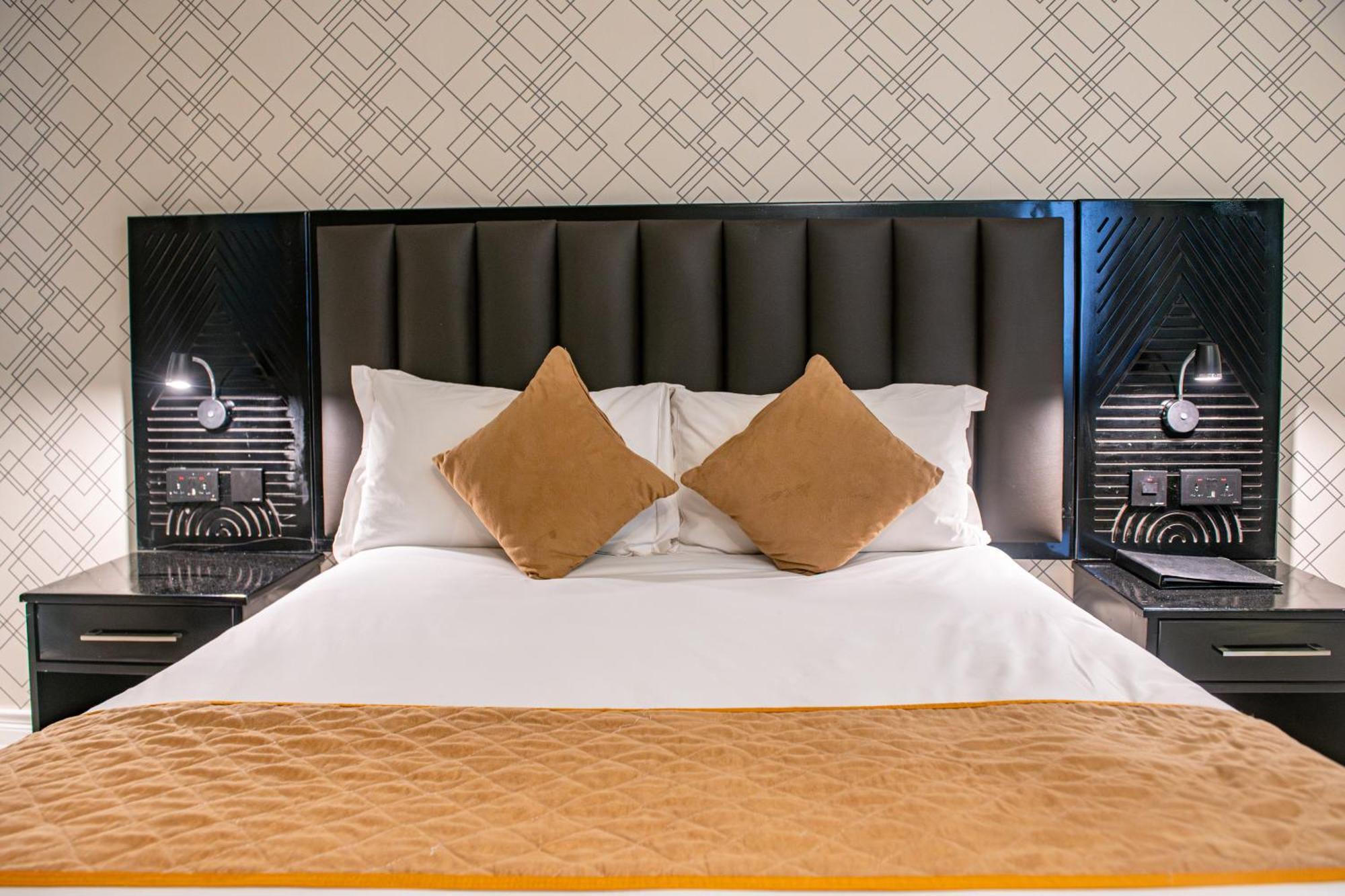 New Ambassador Hotel Harare Extérieur photo