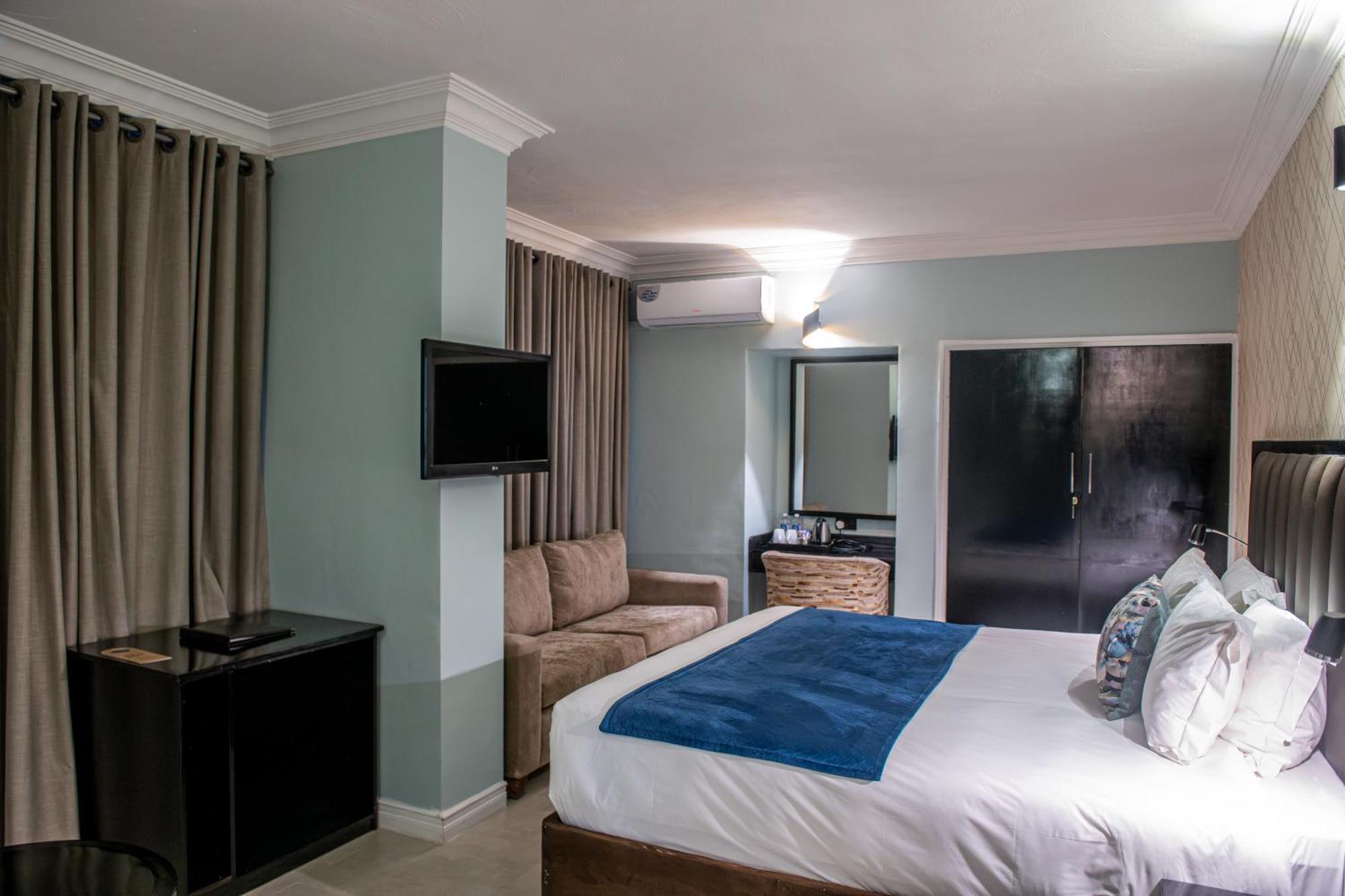 New Ambassador Hotel Harare Extérieur photo