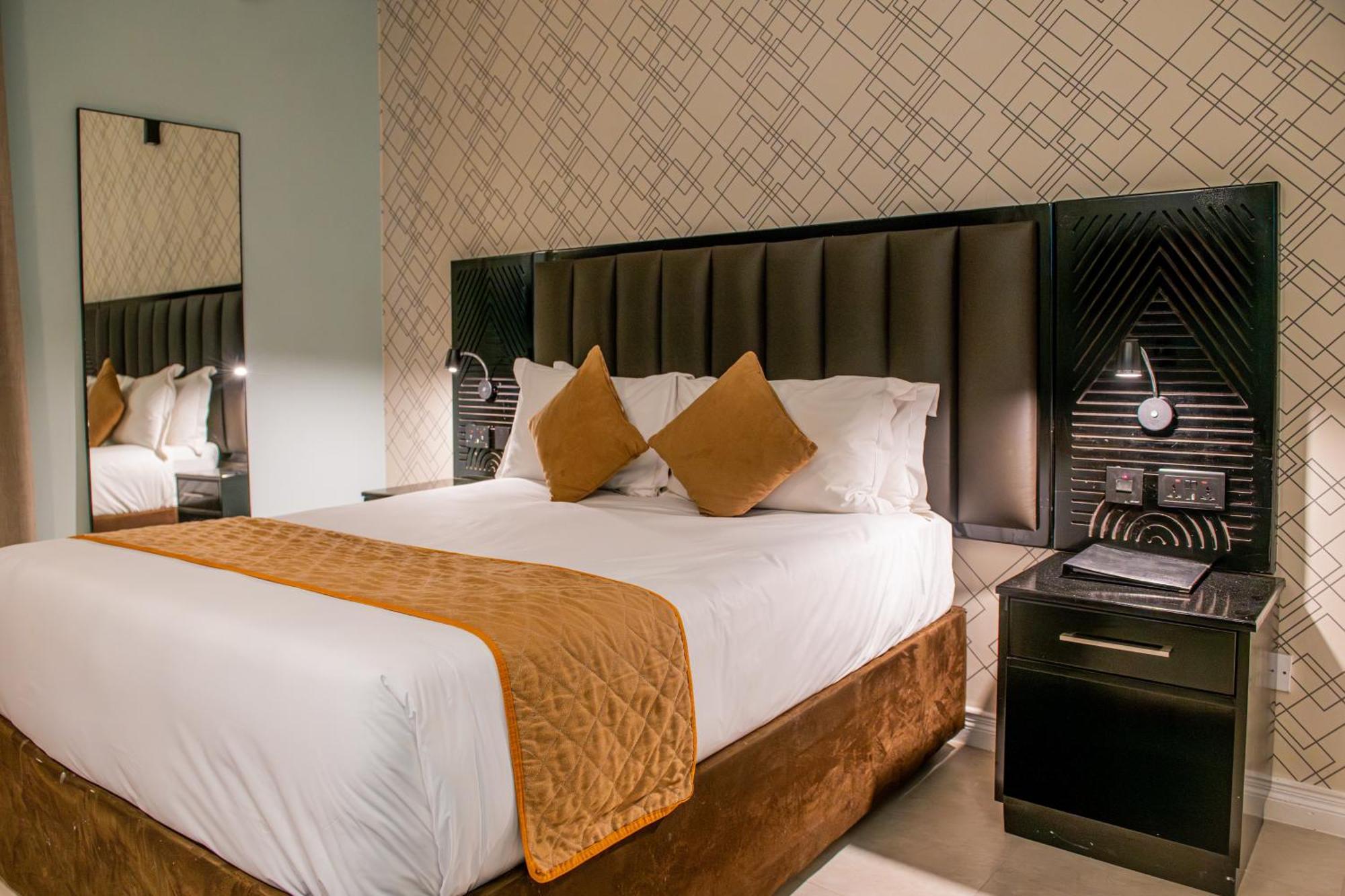 New Ambassador Hotel Harare Extérieur photo