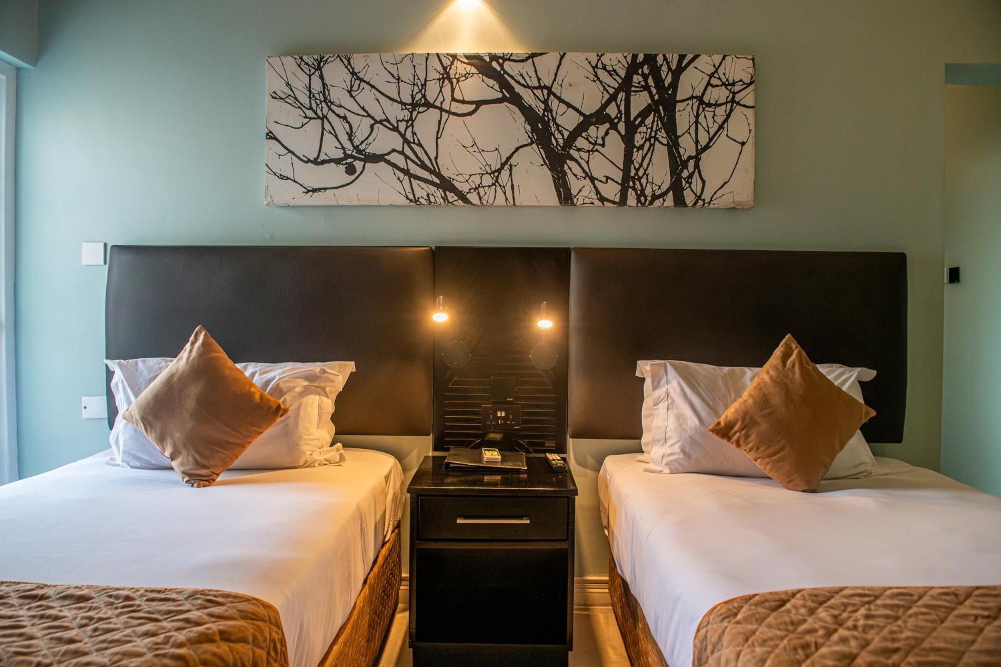 New Ambassador Hotel Harare Extérieur photo