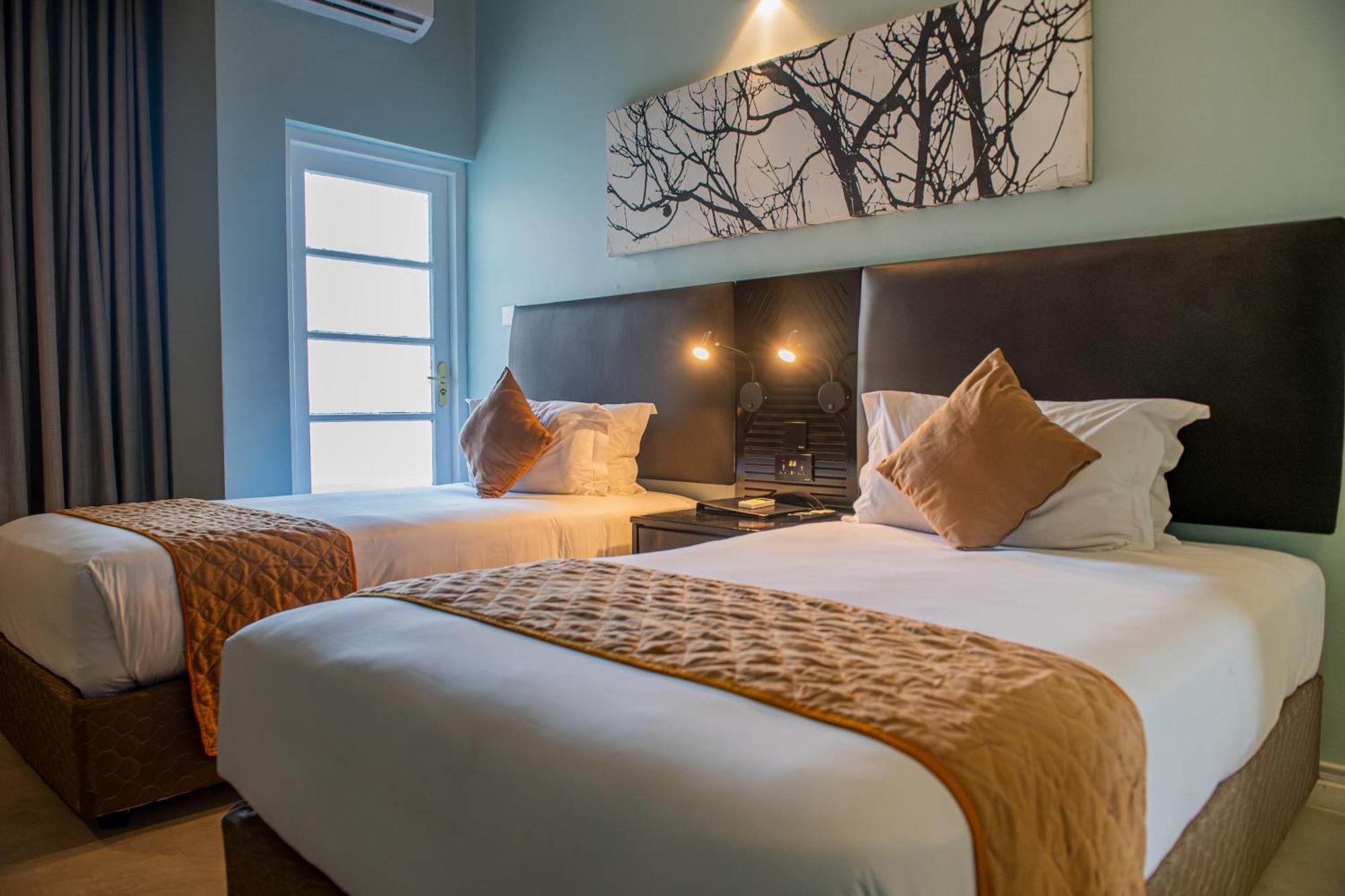 New Ambassador Hotel Harare Extérieur photo