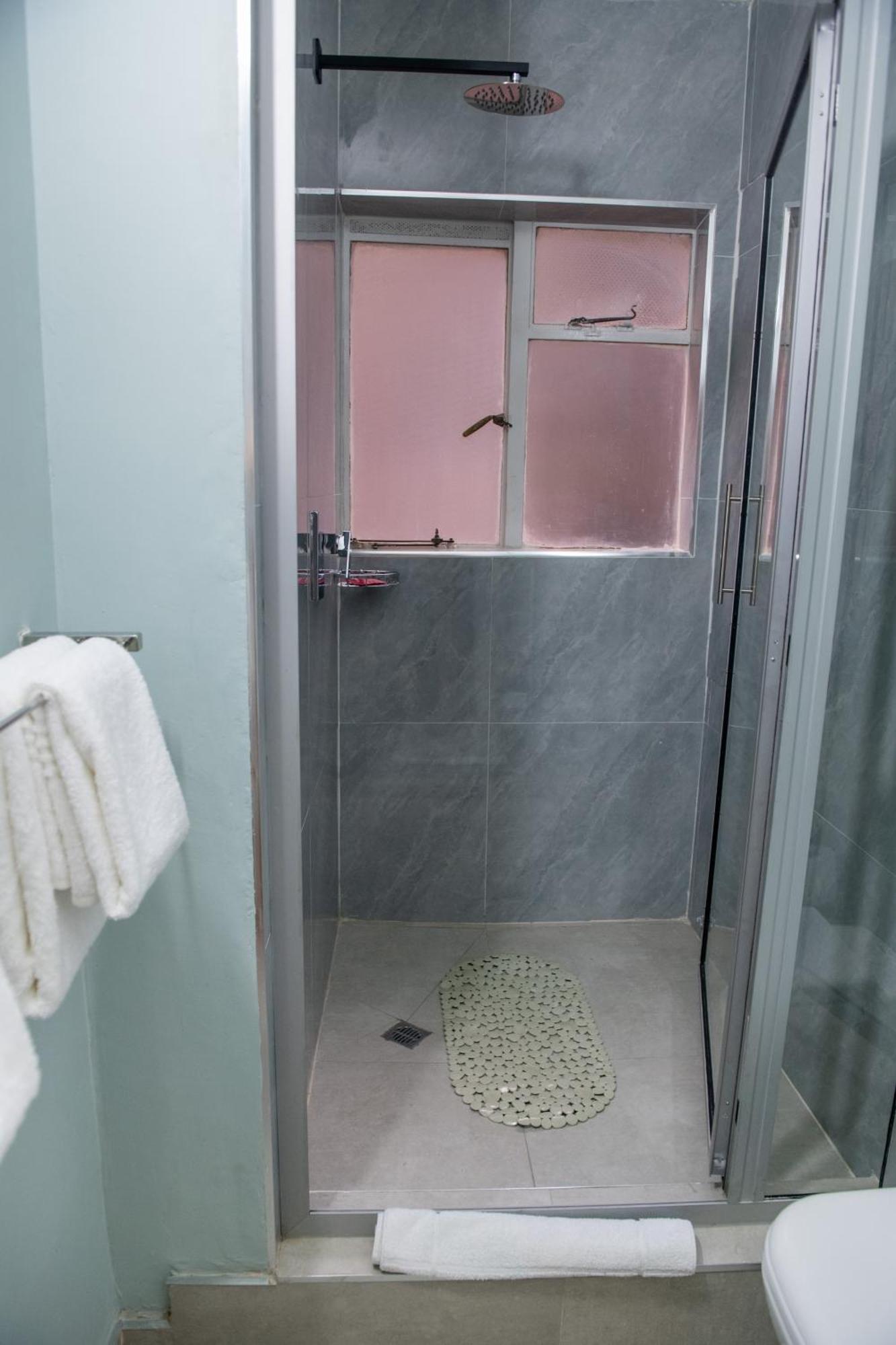 New Ambassador Hotel Harare Extérieur photo