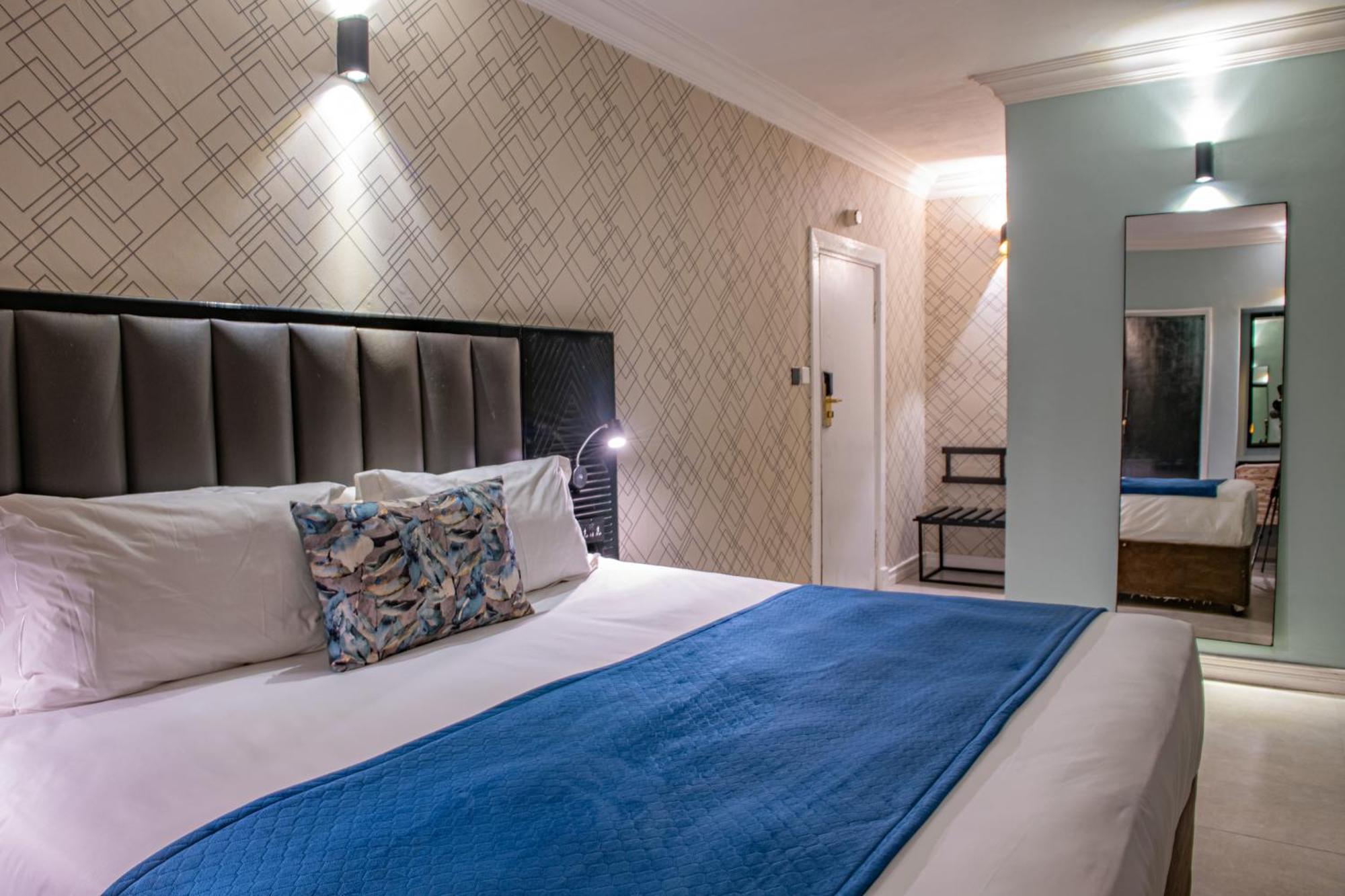 New Ambassador Hotel Harare Extérieur photo