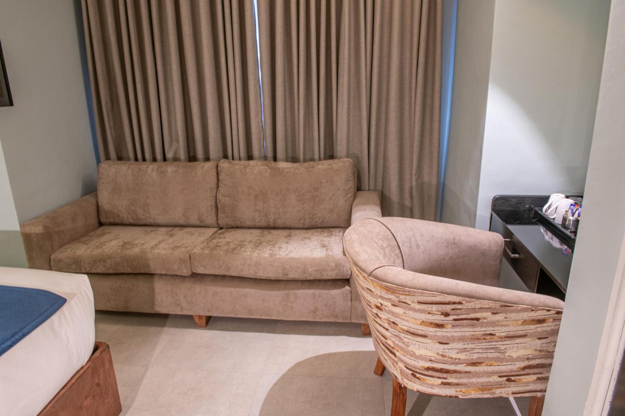 New Ambassador Hotel Harare Extérieur photo