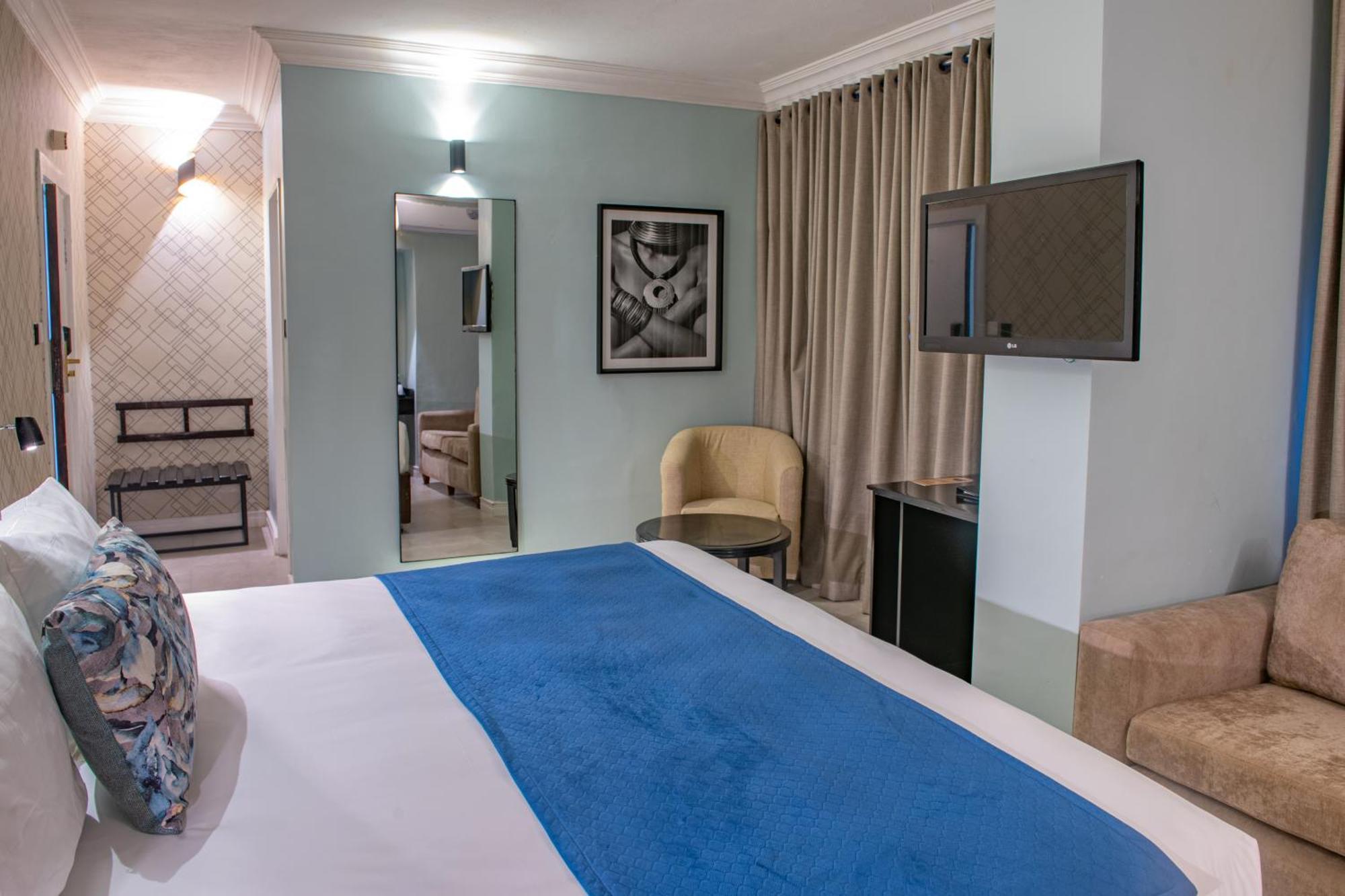 New Ambassador Hotel Harare Extérieur photo
