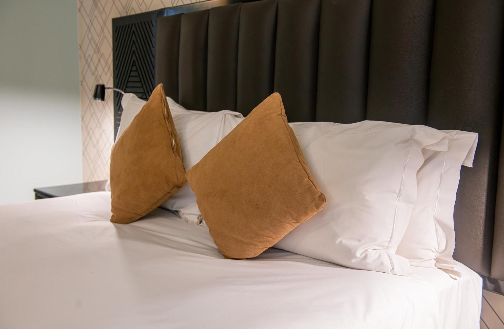 New Ambassador Hotel Harare Extérieur photo